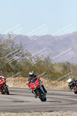 media/Dec-01-2025-Moto Forza (Mon) [[2daa91e15f]]/3-Beginner Group/Session 3 (Turn 3)/